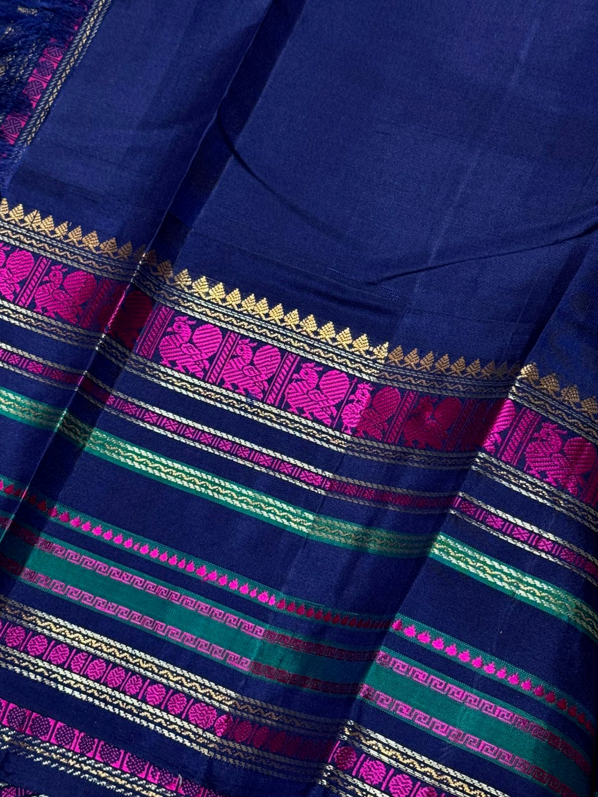Soft blue/navy blue varisaipet border