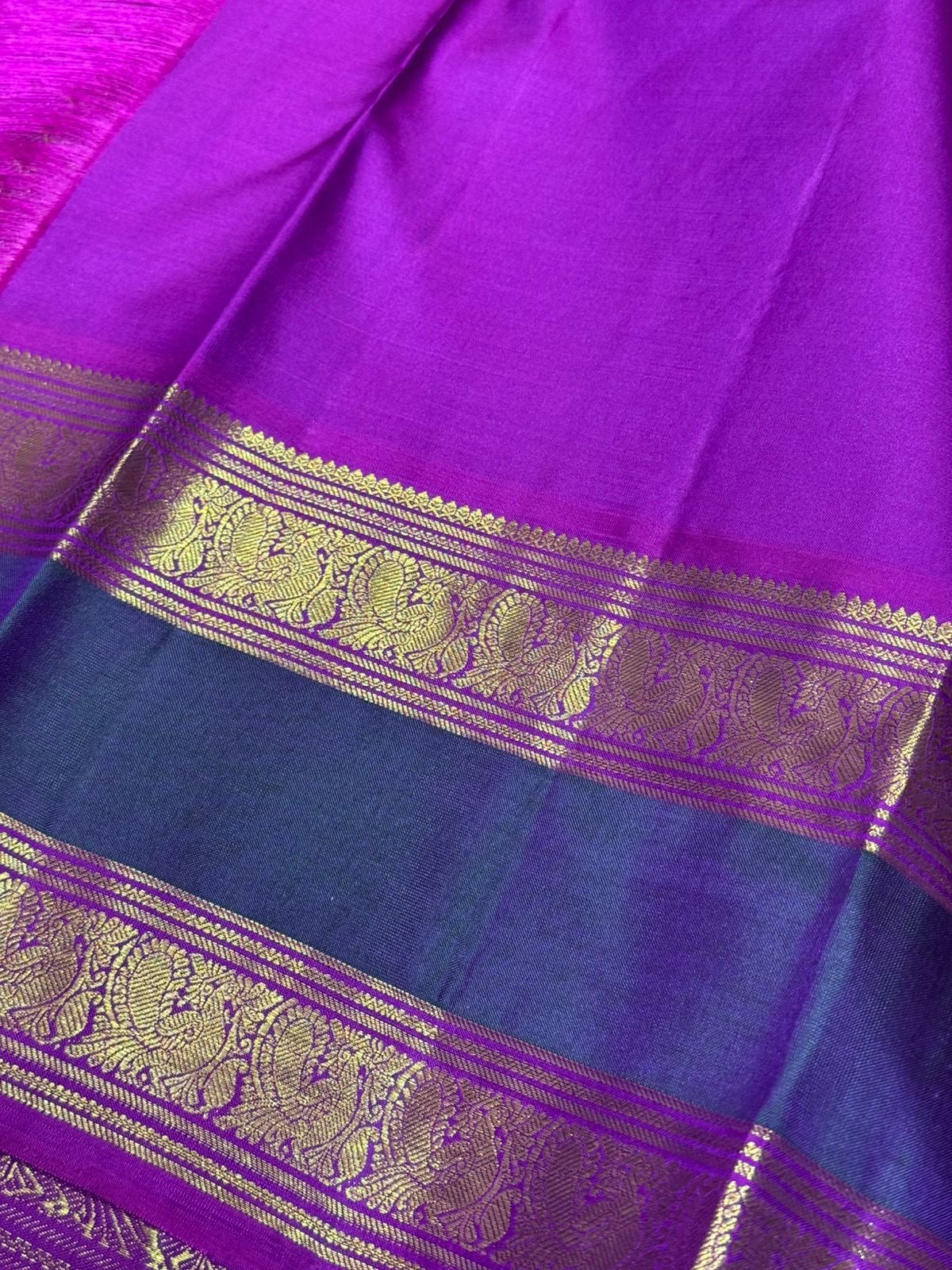 Deep wine / magenta butas rettapate