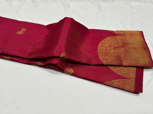 Arakku with gold turning border with buttas