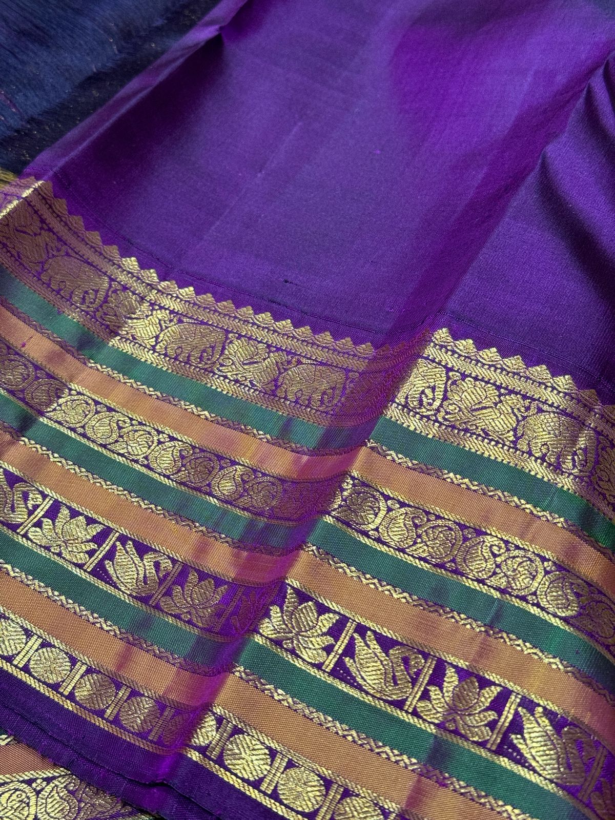 Pastel pista green / dark purple / varisaipet