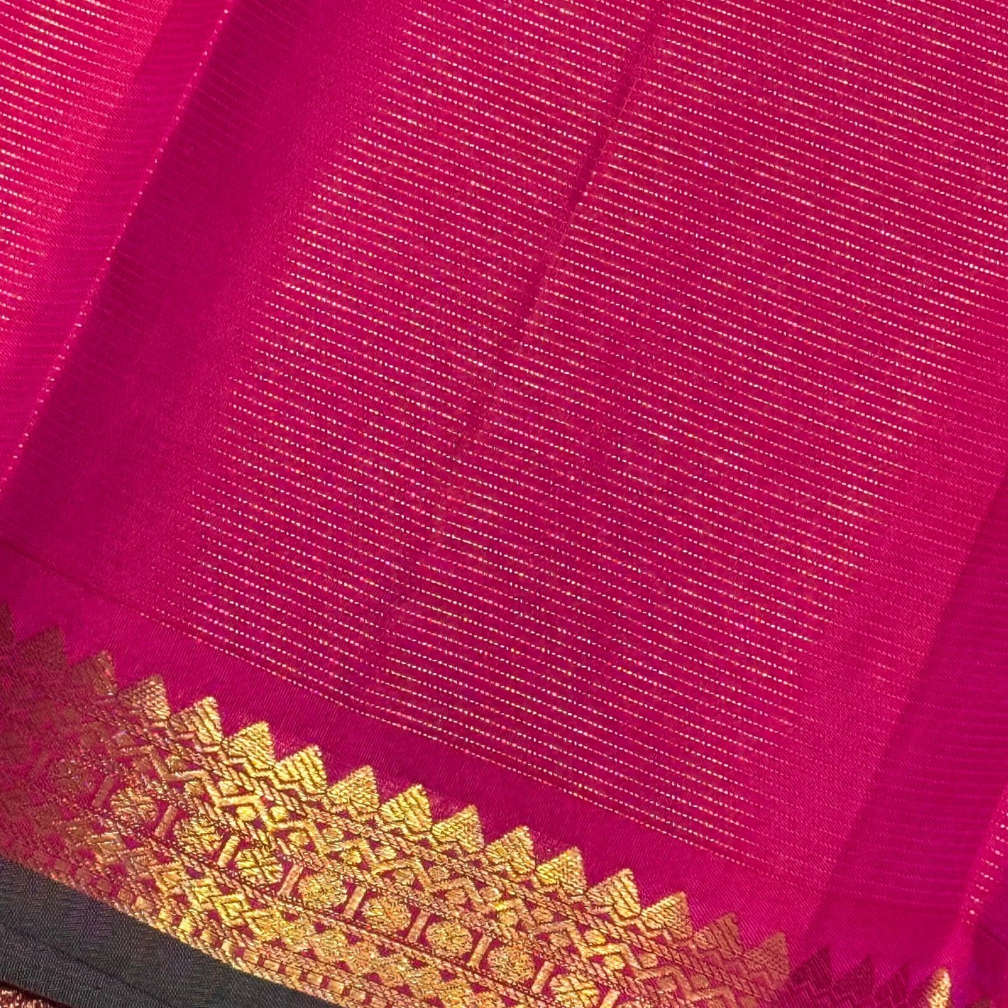 Tomato pink vairaoosi vintage style Yazhi motiffs