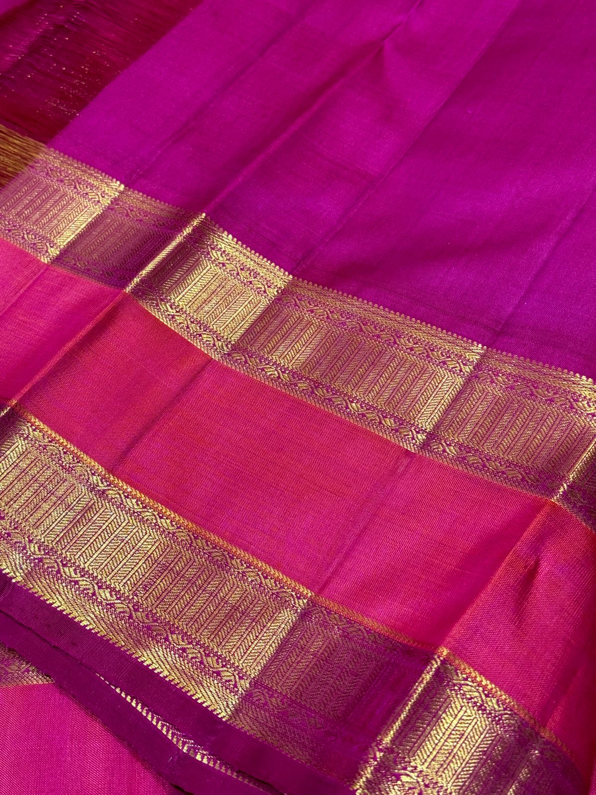 Biscuit beige with magenta