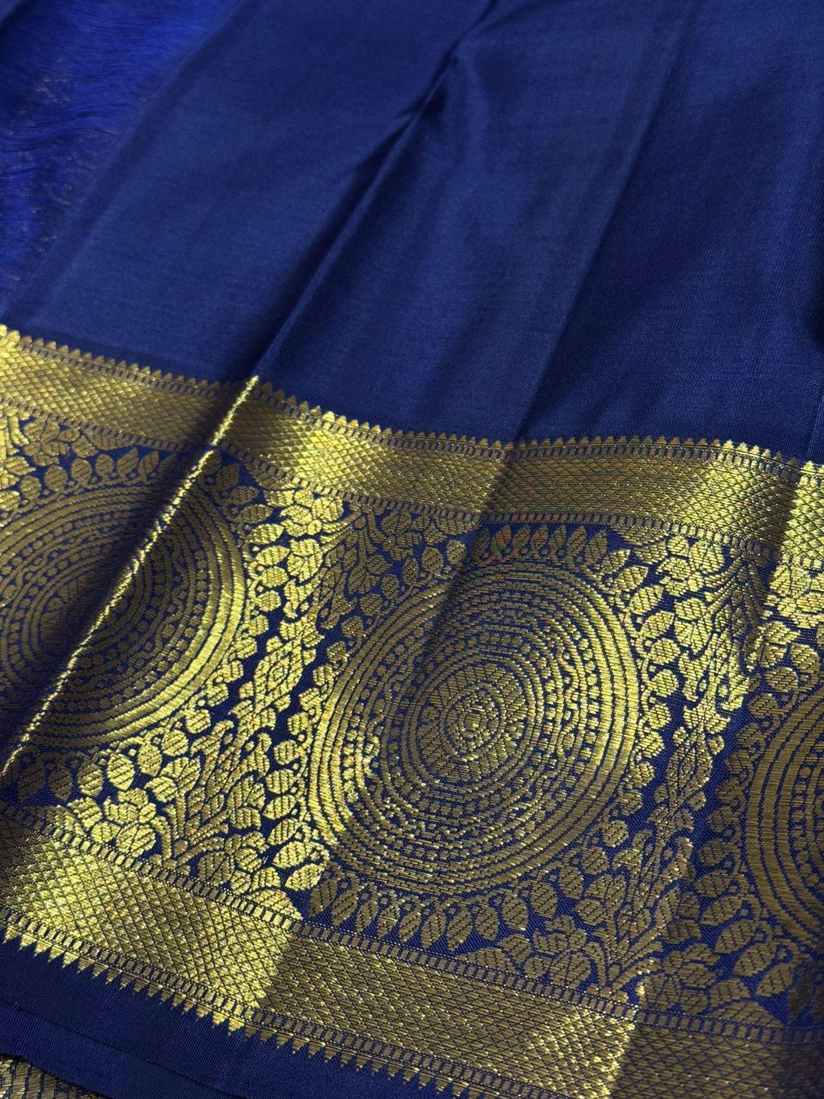 Turquoise blue green / navi blue veldhari korvai Thambalam design