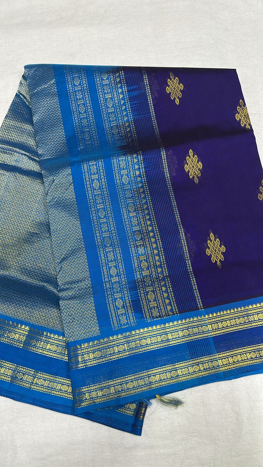 Royal blue / Ananda blue kolam buttas
