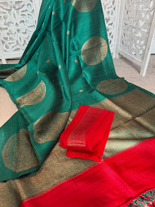 Emerald green / orange