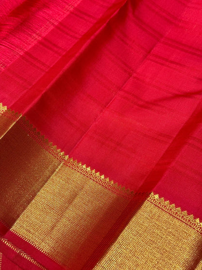 Beige / Red temple border