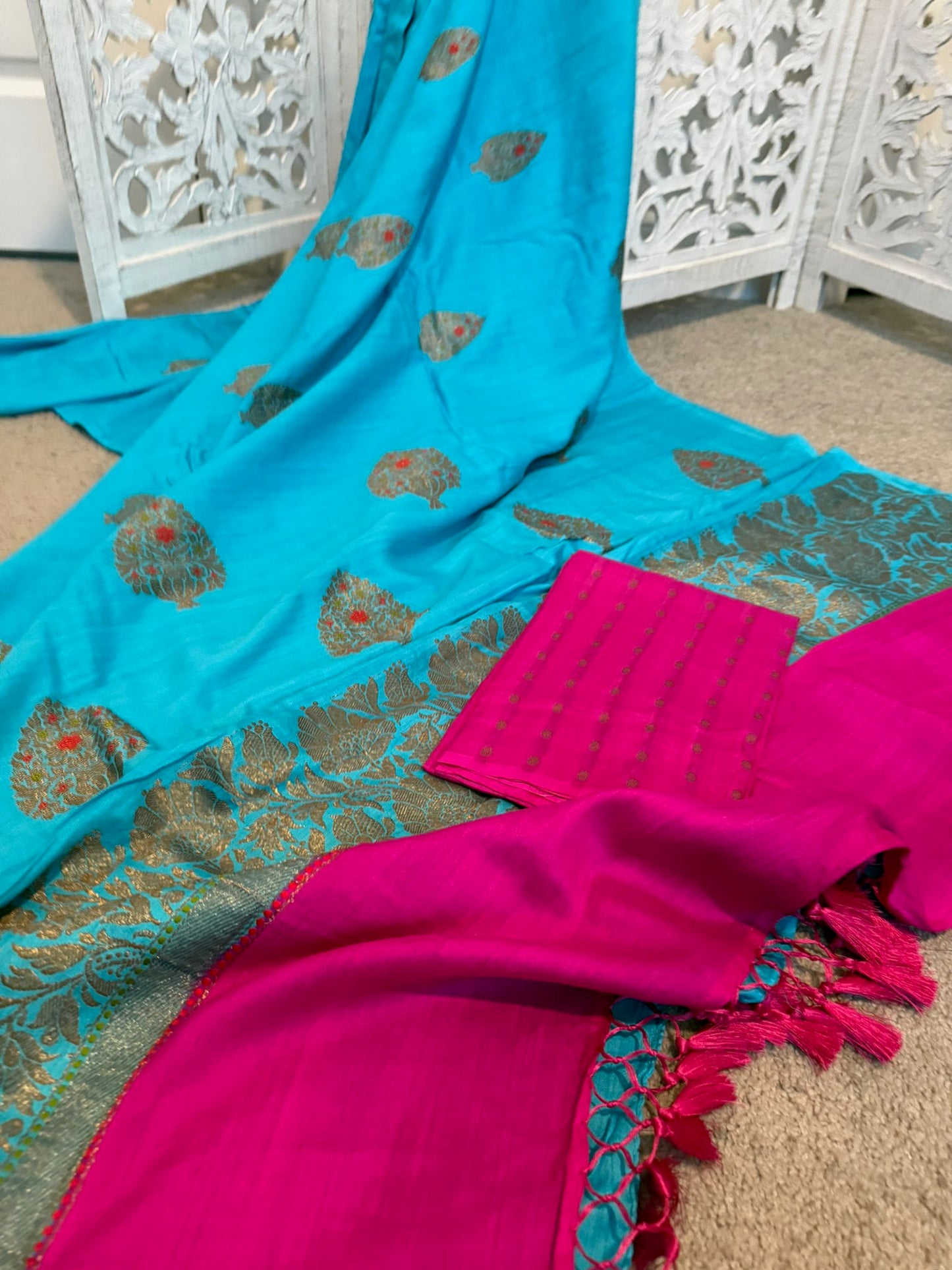 Blue / Rani Pink borderless pure Munga Benarasi with Minakari