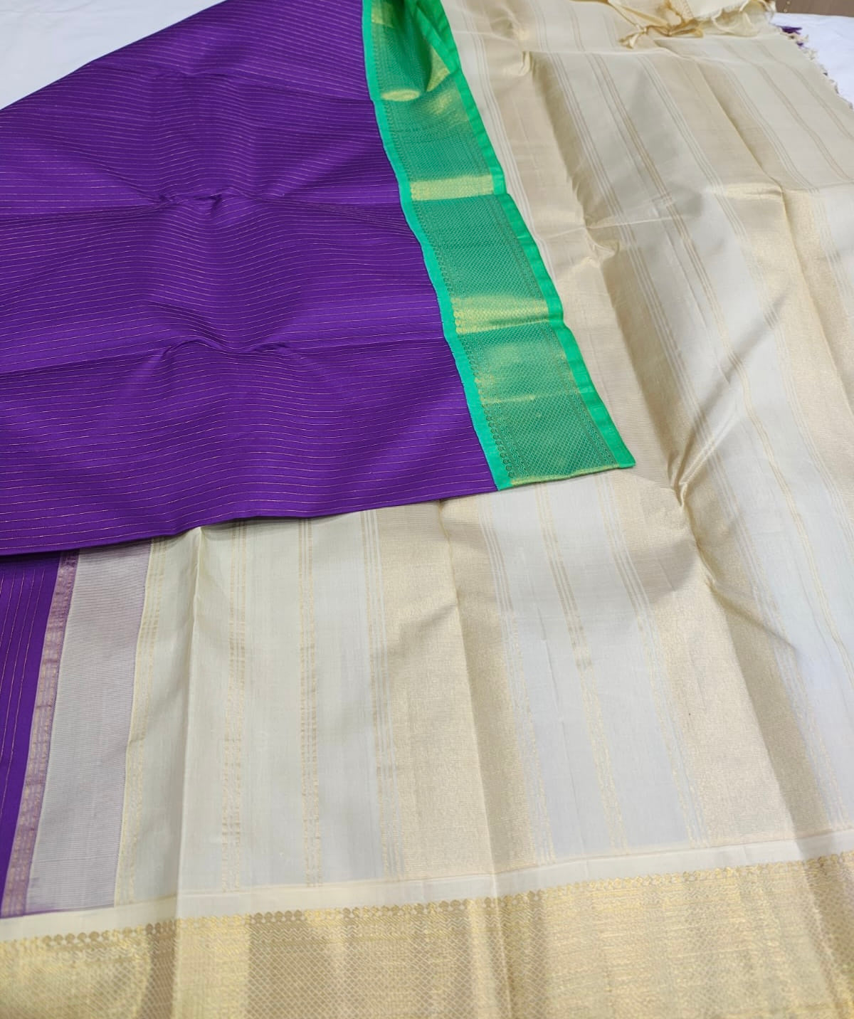 Deep magenta violet Ganga Jamuna korvaihorizontal Zari lines