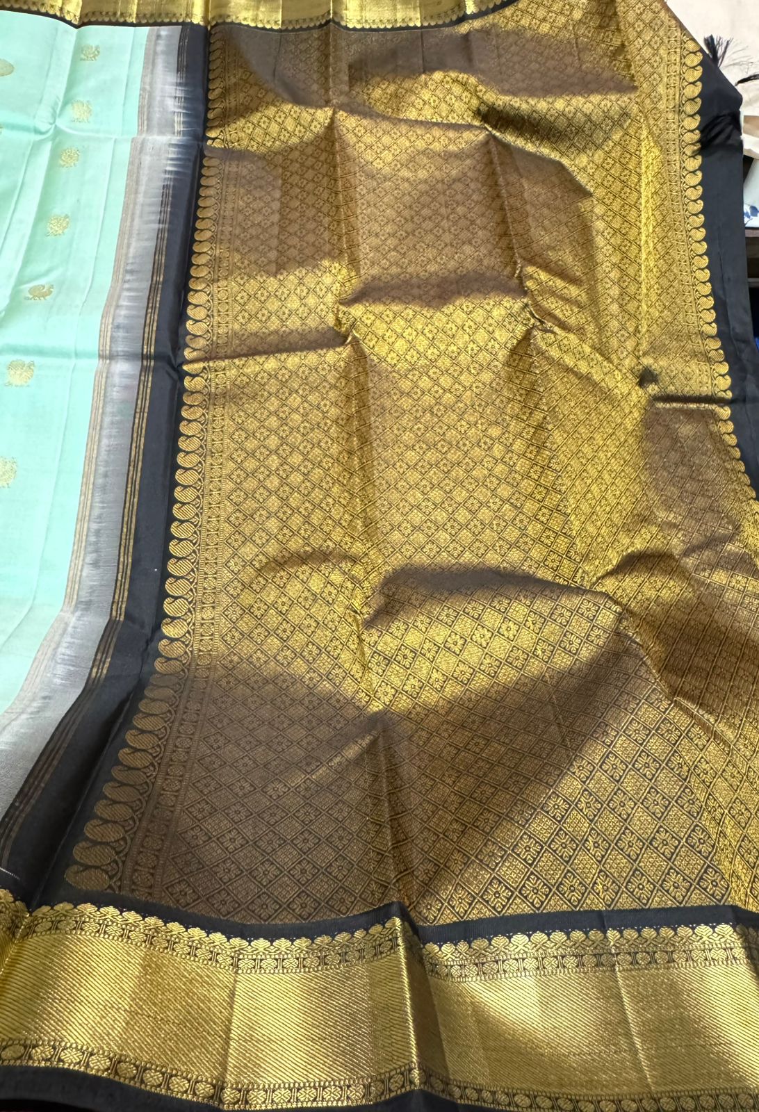 Teal black mayil chakram buttas korvai