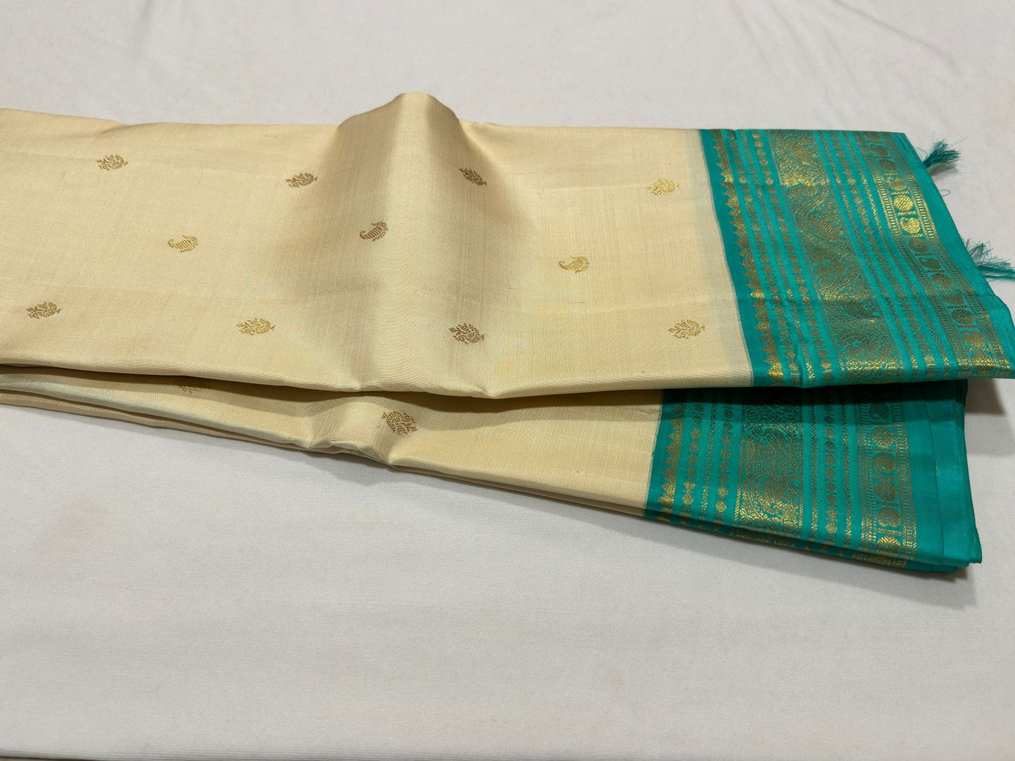 Ivory with rexona buttas korvai