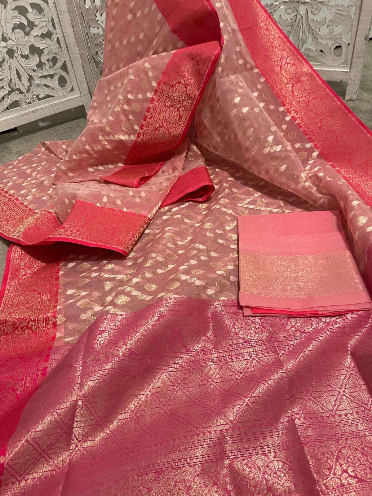 Organza benarasi with tear drop onion pink / reddish pink