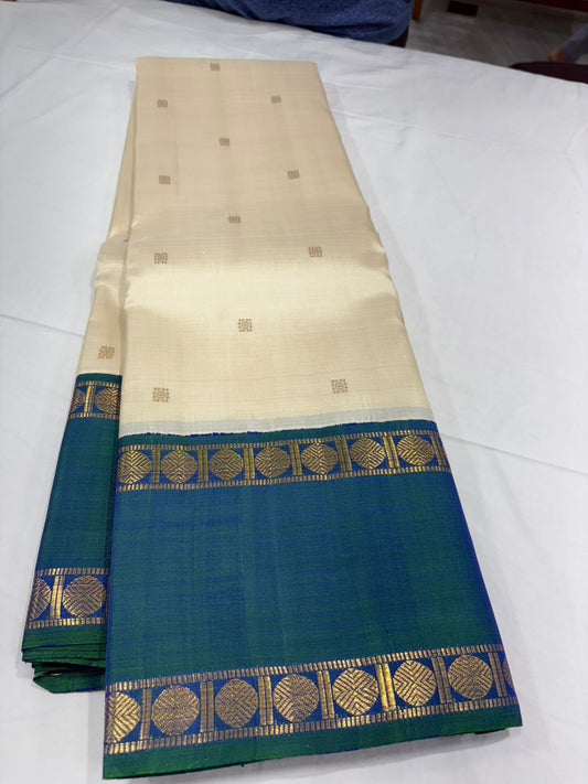 Pastel ivory mayil kazhthu rettapate buttas korvai