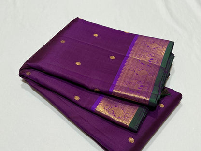 Purplish with lavenderish blue buttas