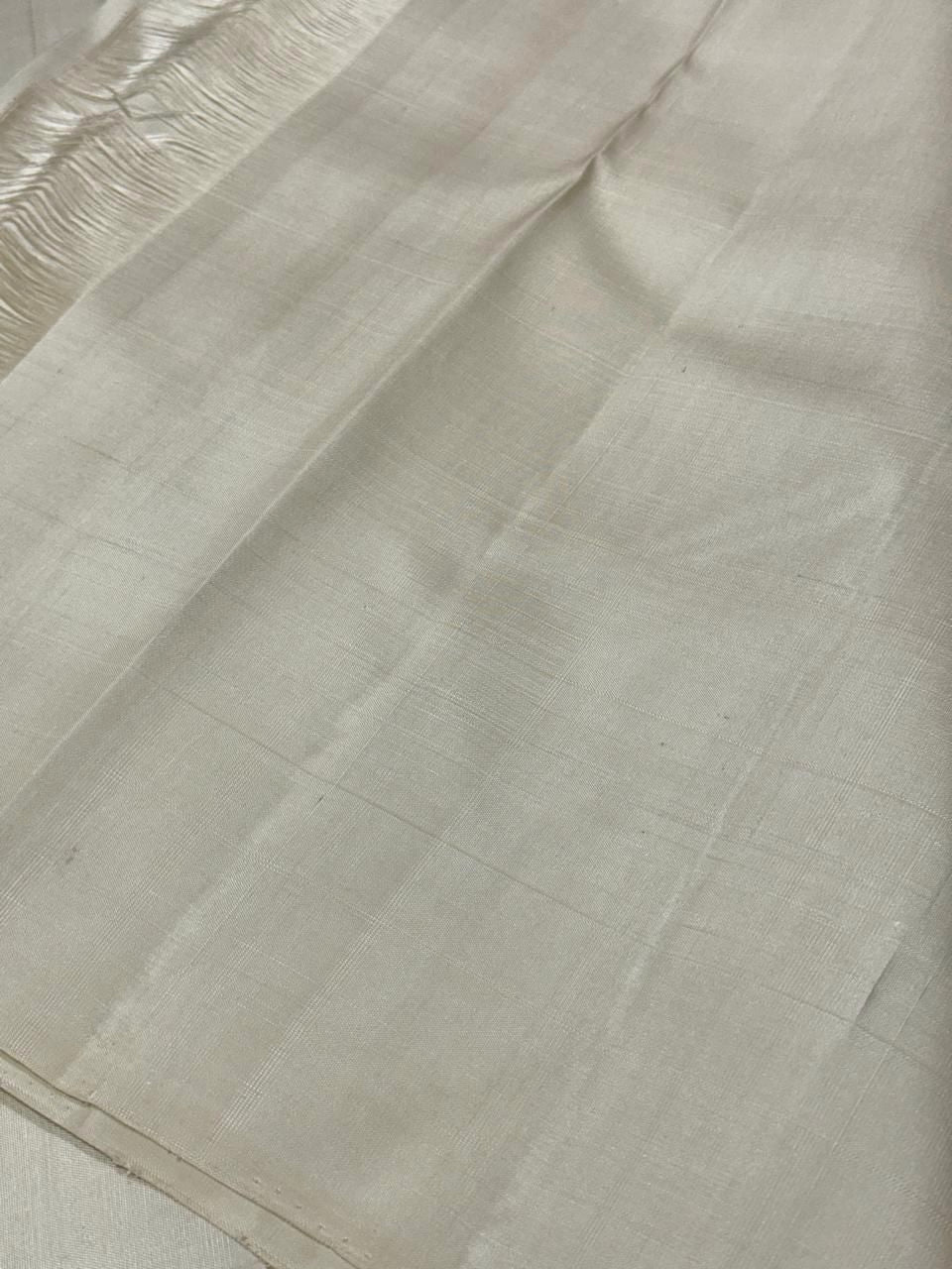 White/black rettapate checks with temple border