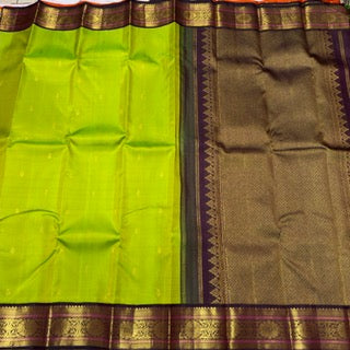 Parrot green with beetlenut brown
