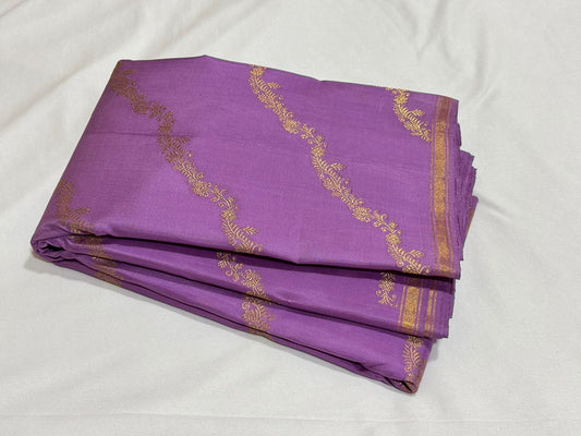 Lavender with Gold kodi stripes small border rich pallu