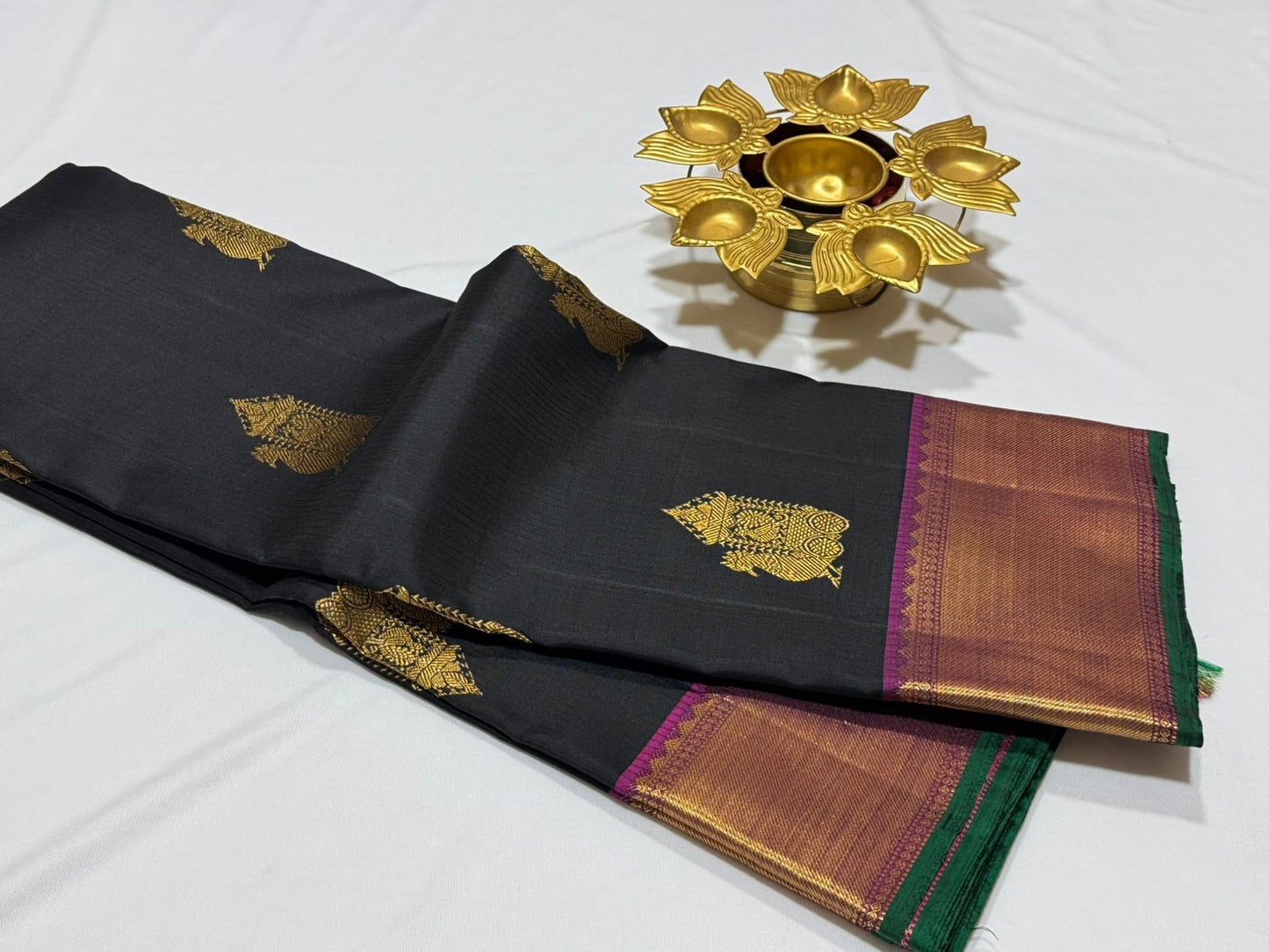 Black / Wine buttas kalshetra kili pallu