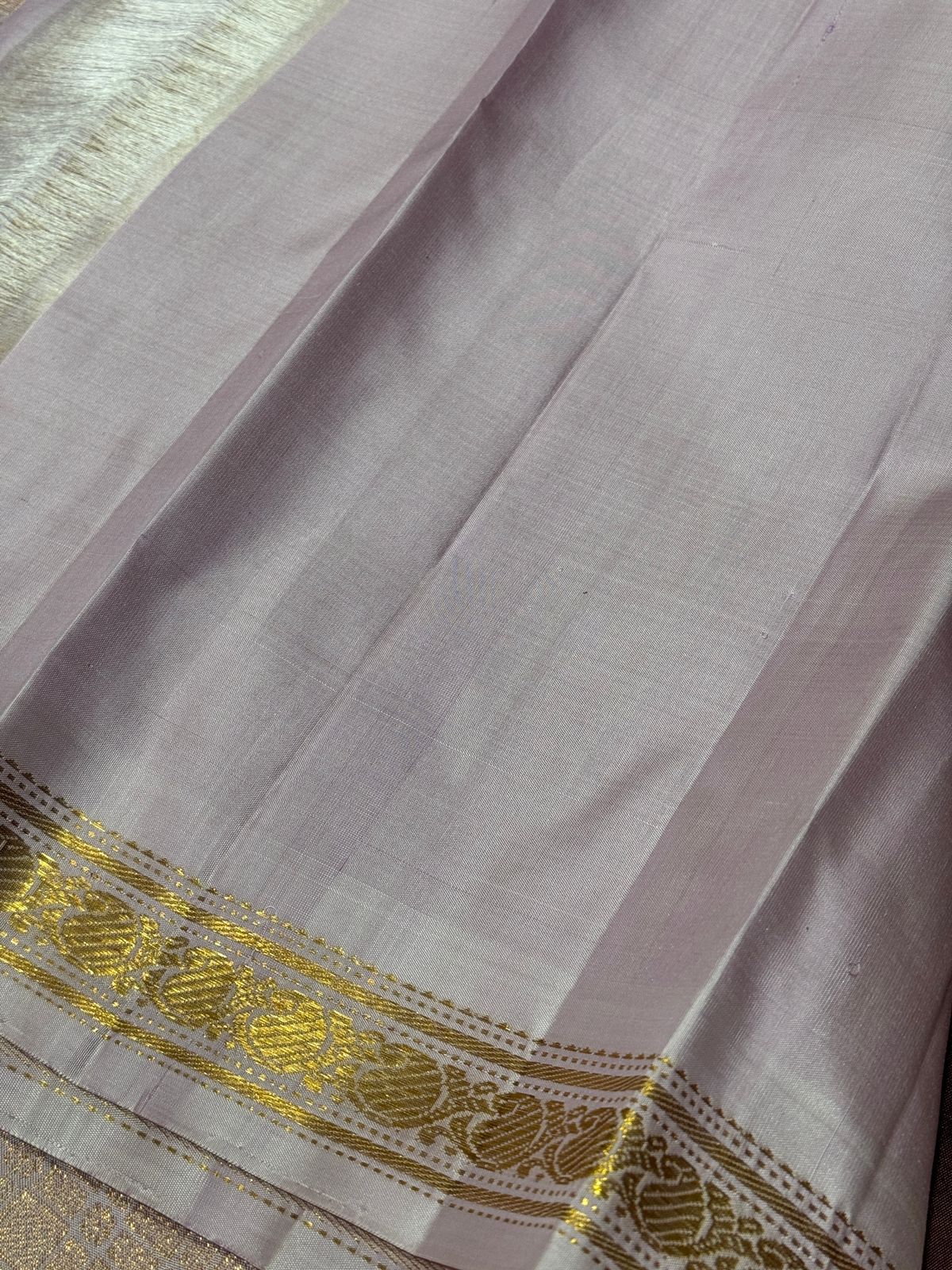 Dual tone brown with soft pastel creamish pink shade with buttas korvai