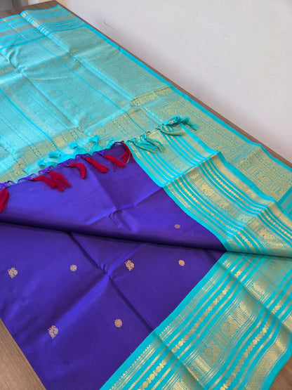 Violetish blue blue / Teal varisaipet border buttas korvai