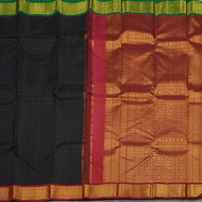 Black korvai Green / red Ganga Jamuna thread plus buttas