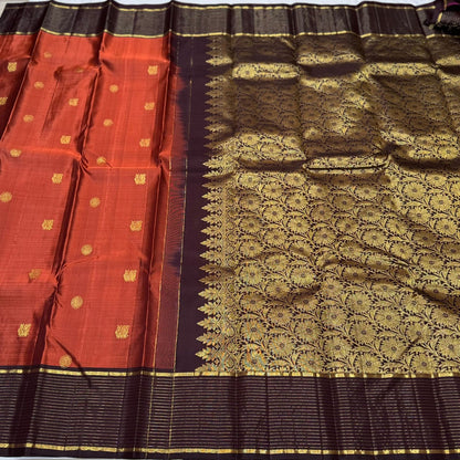 Rust / brown striped borders mayil / chakram buttas