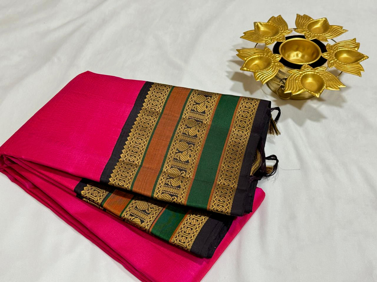 Shocking tomato pink with Kanchana brown
