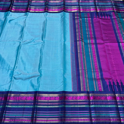 Soft blue/navy blue varisaipet border