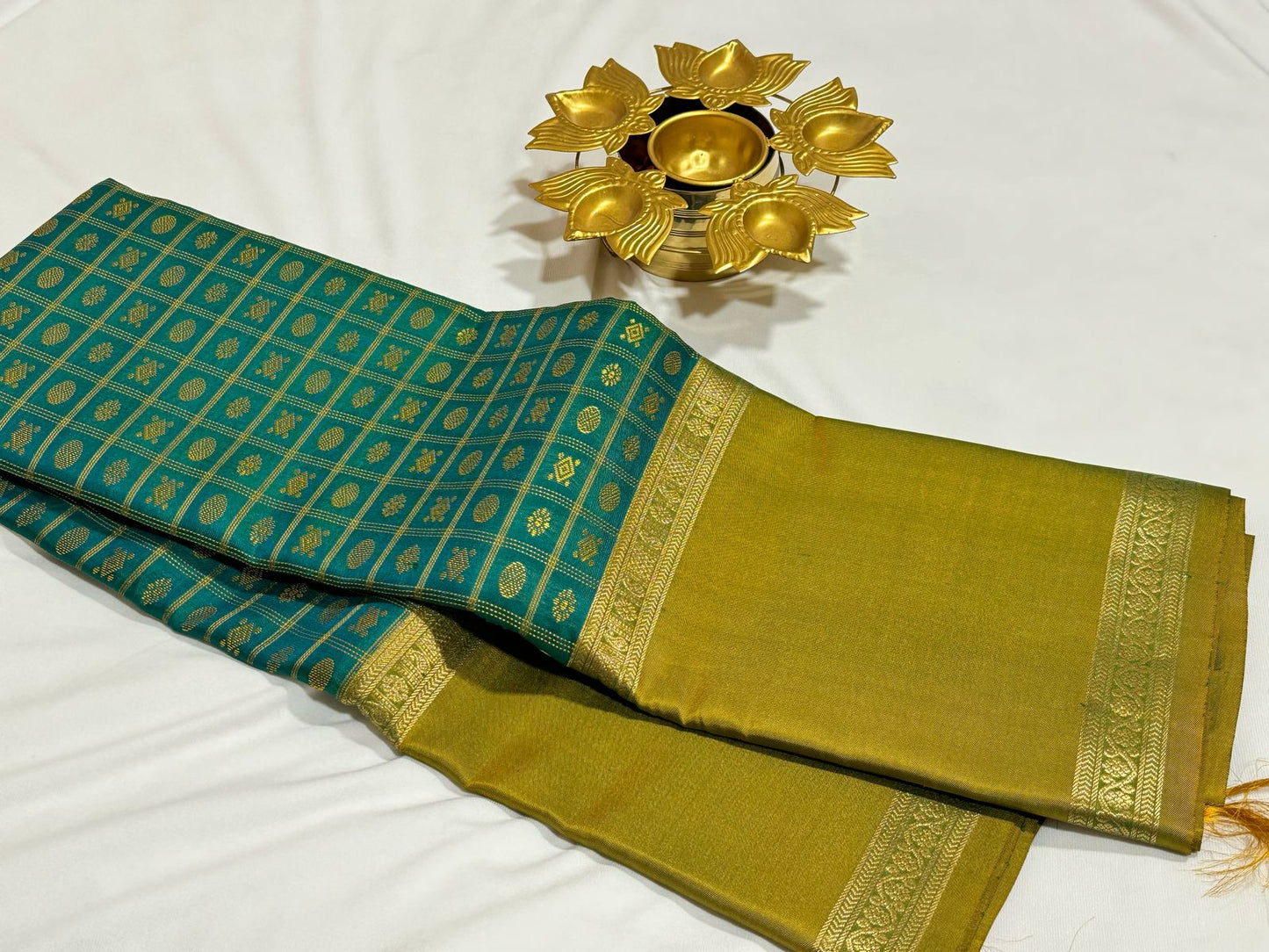 Ramar green with dual tone olive green 1000buttas rettapate border