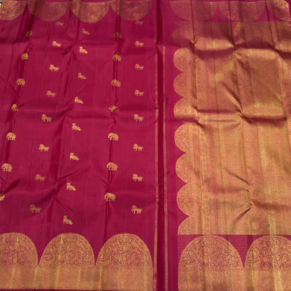Arakku with gold turning border with buttas