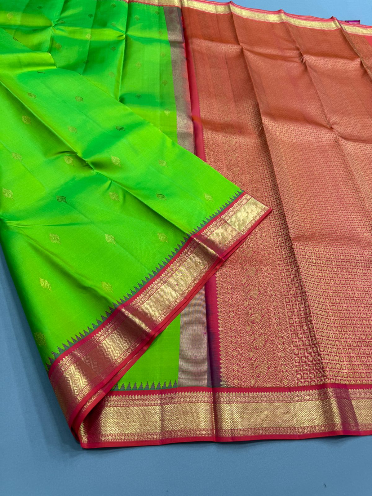 Parrot green / pink buttas korvai small border