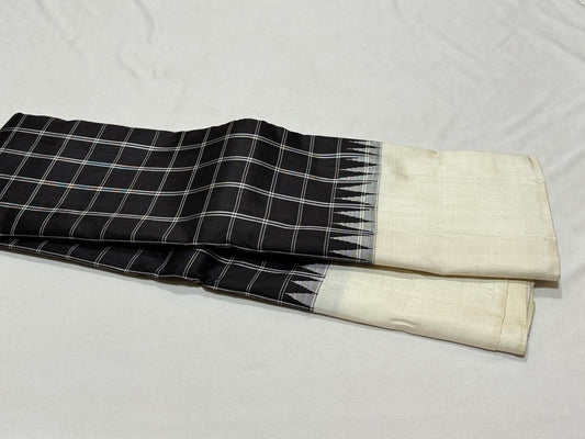 White/black rettapate checks with temple border