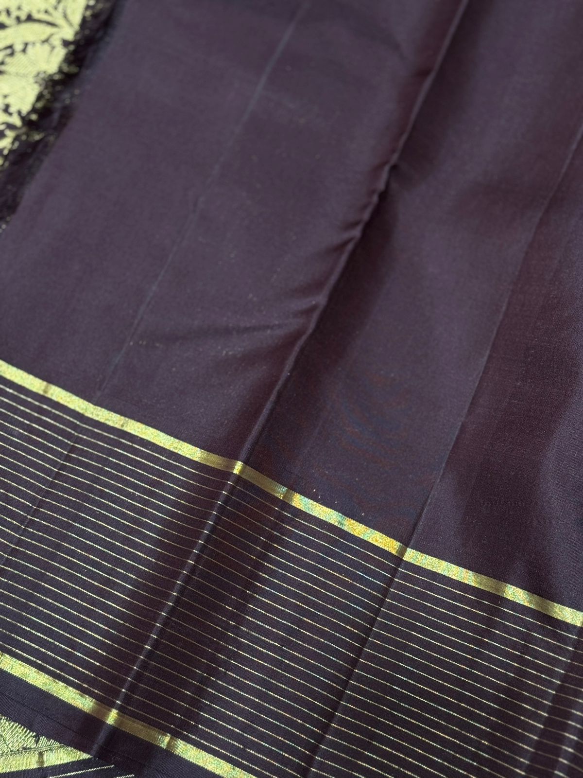 Rust / brown striped borders mayil / chakram buttas