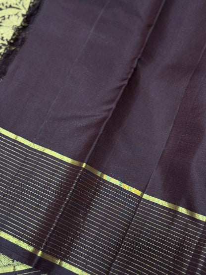 Rust / brown striped borders mayil / chakram buttas