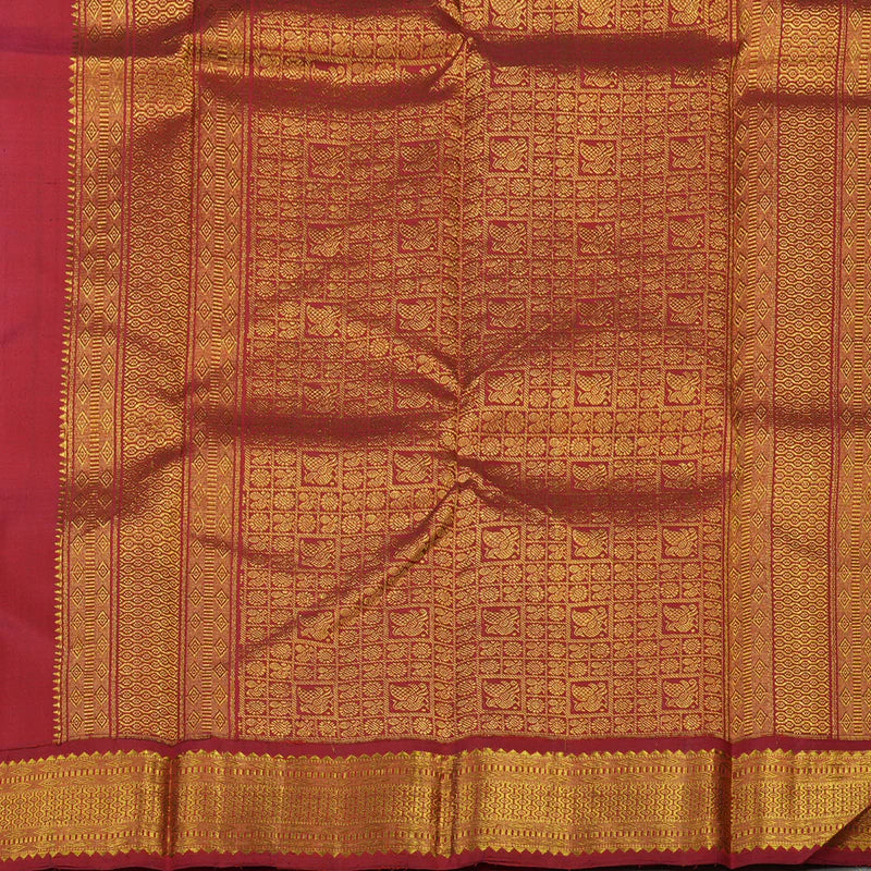 Black korvai Green / red Ganga Jamuna thread plus buttas