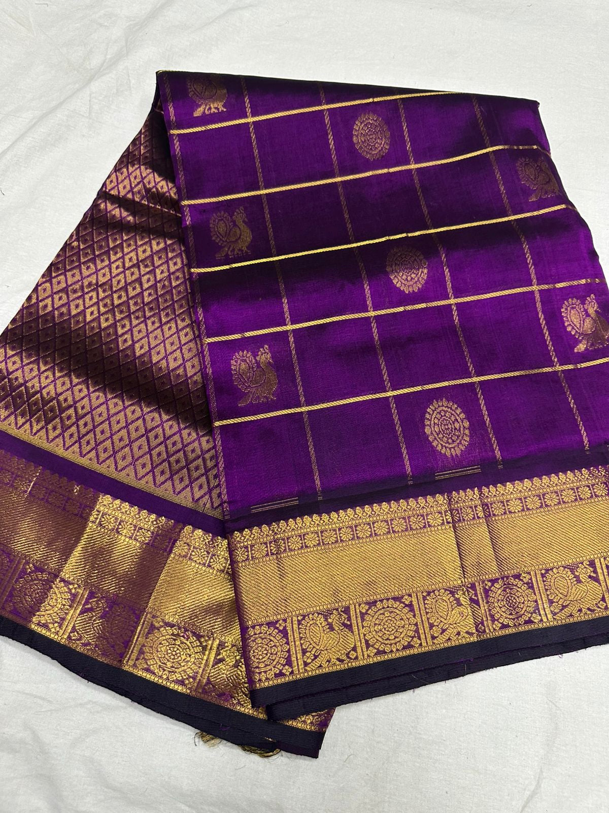Deep purple mayil / chakram buttas