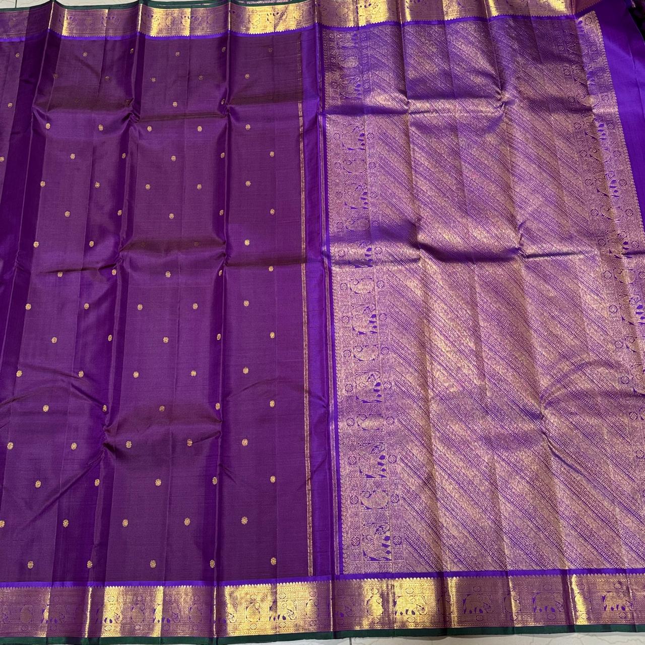 Purplish with lavenderish blue buttas