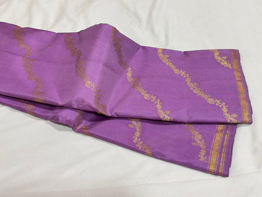 Lavender with Gold kodi stripes small border rich pallu