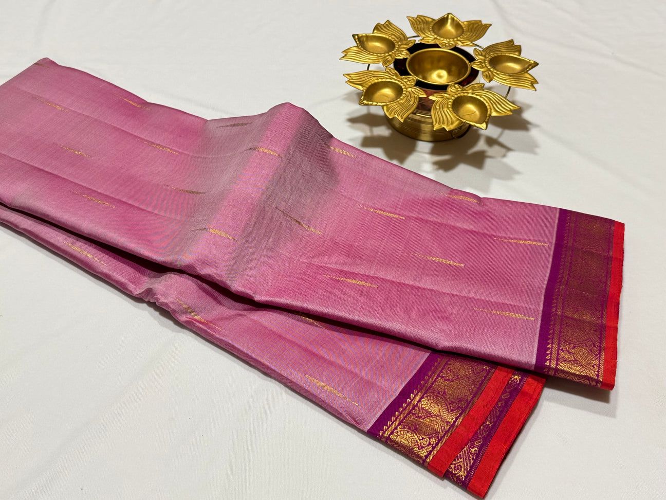 Lotus pink / Vadamalli purple mallimoggu buttas
