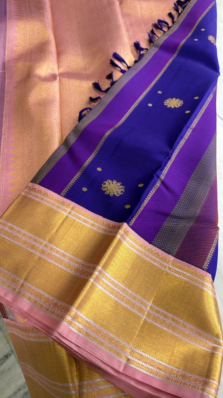 Magenta / Purple horizontal design wih buttas rose gold border