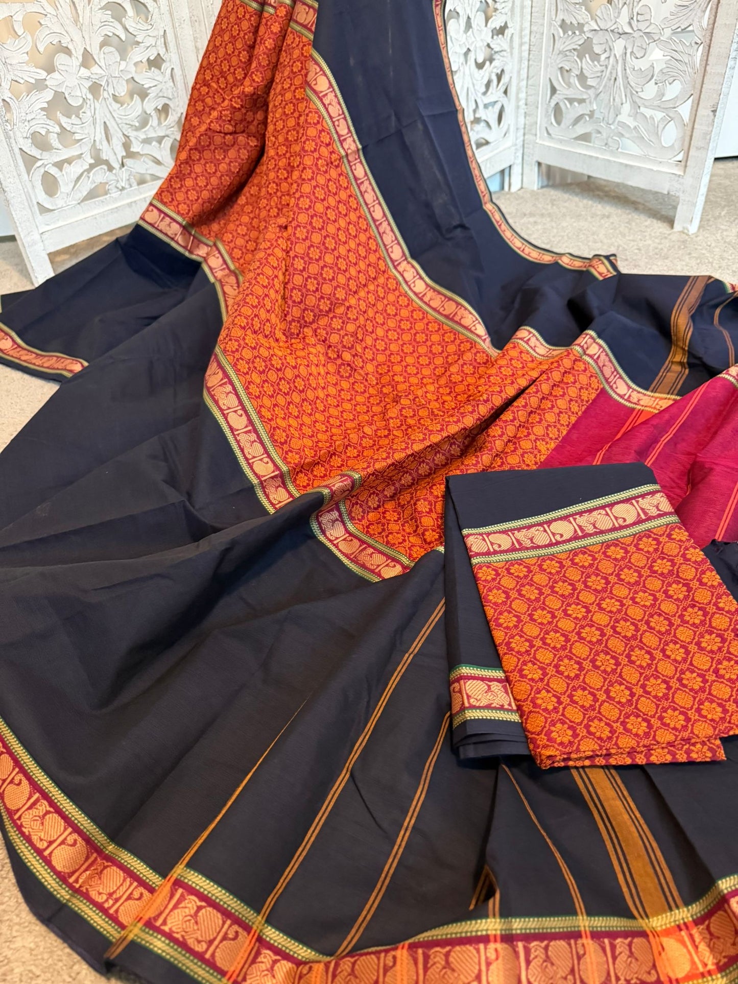 Orange / Navy blue Mubbagam
