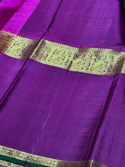 Deep bottlegreen magenta long border