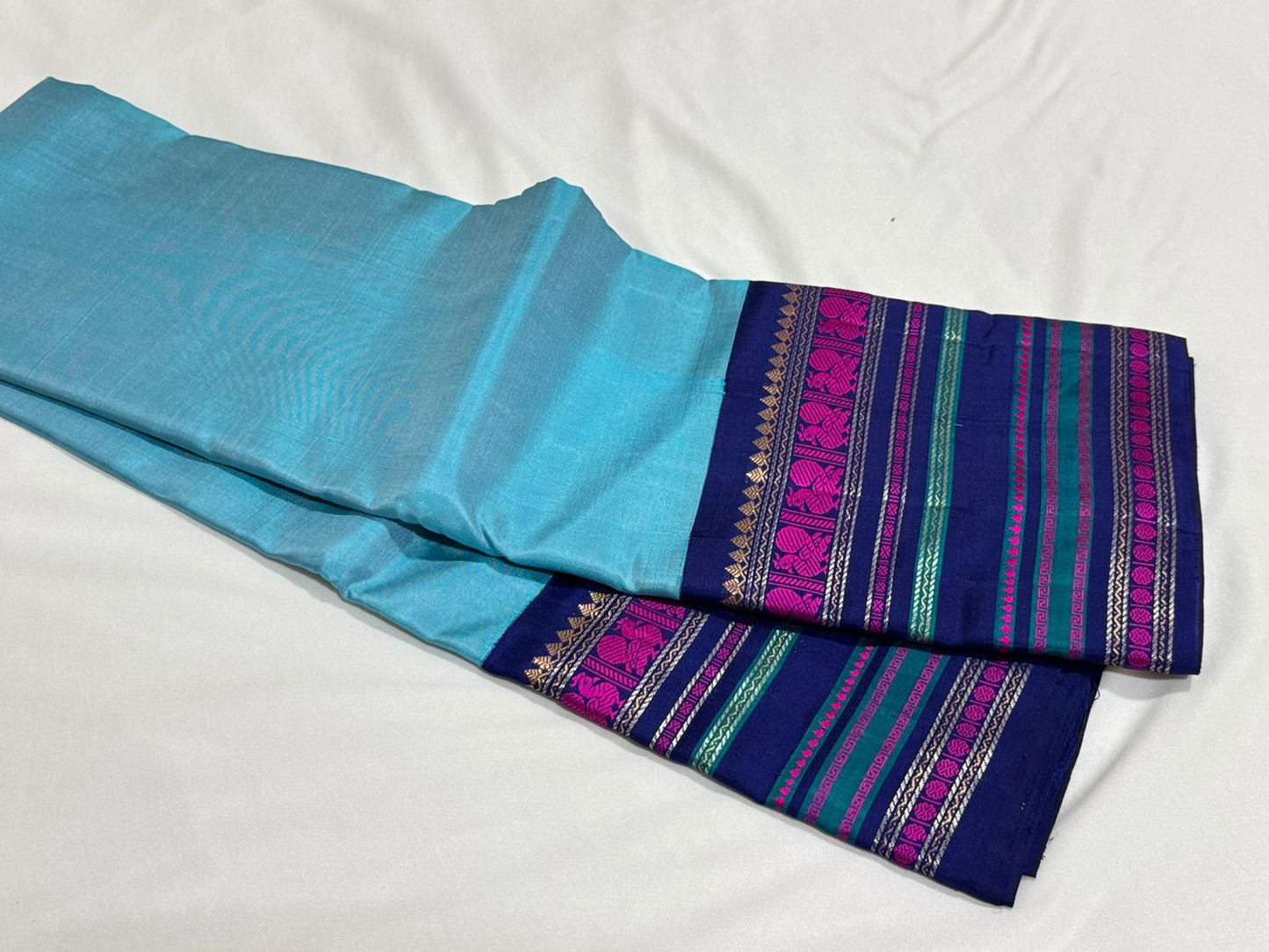 Soft blue/navy blue varisaipet border