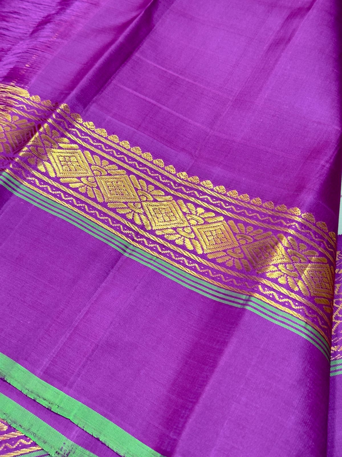 Elakka gren with deep purple checks korvai