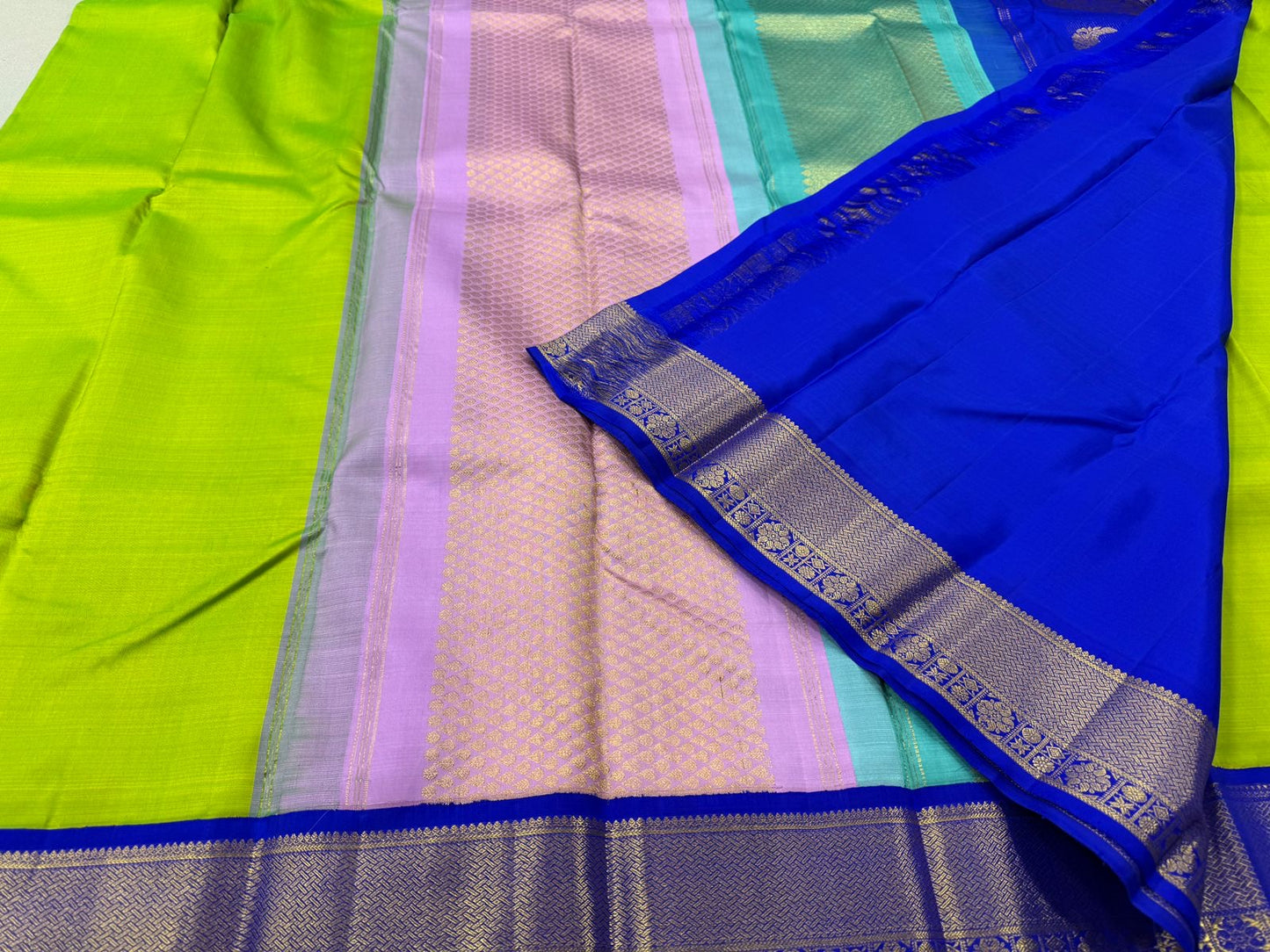 Fluorescent green / blue tri colored pallu korvai