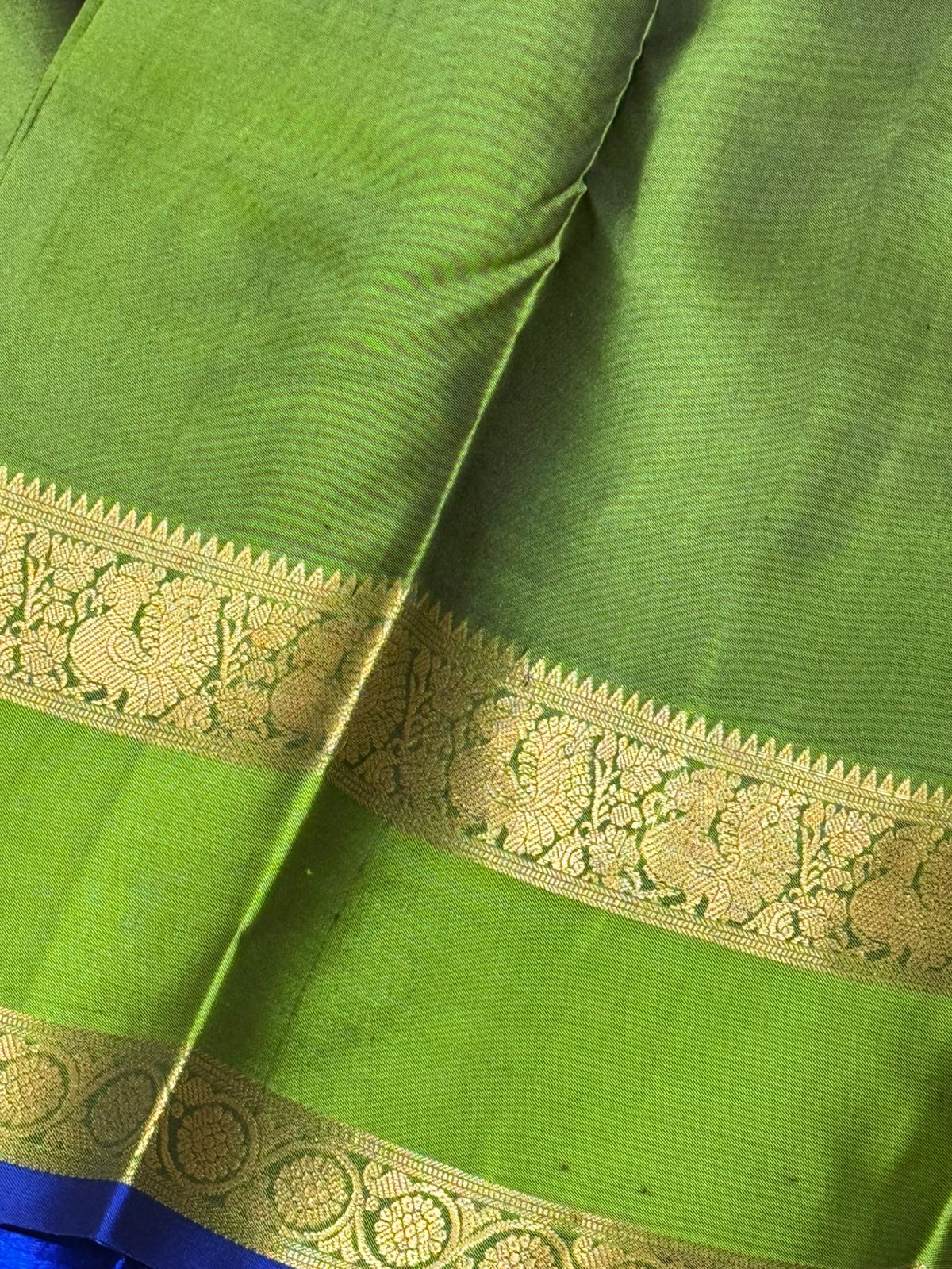 Moss green / Parrot Green dancing girl motiffs