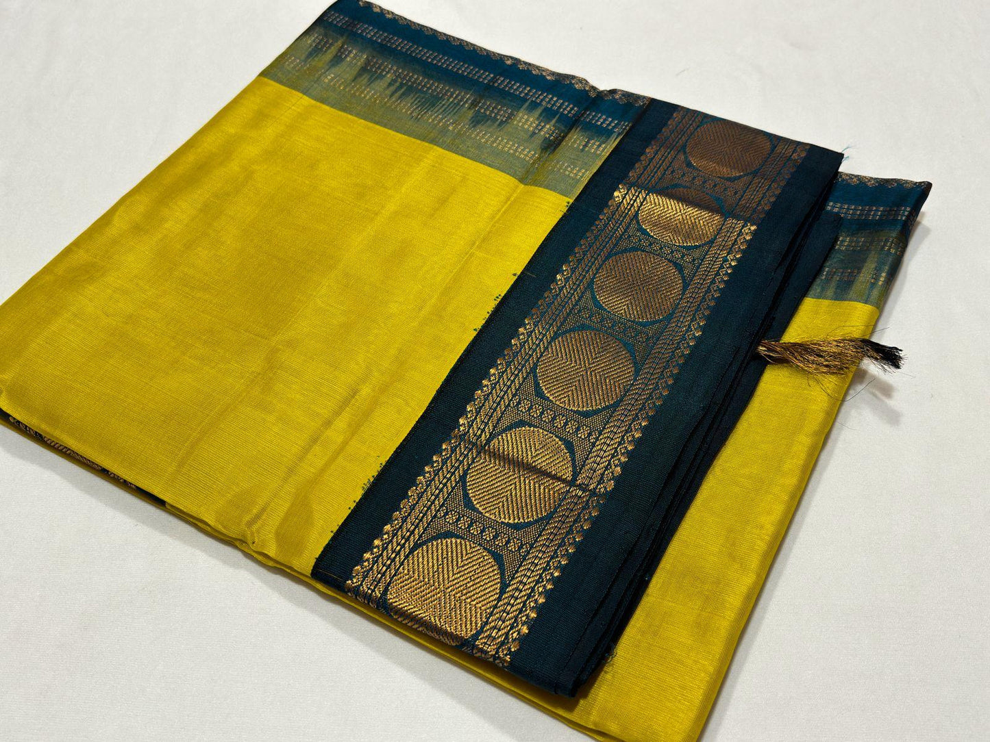 Sampanga Yellow / sapphireblue plain korvai