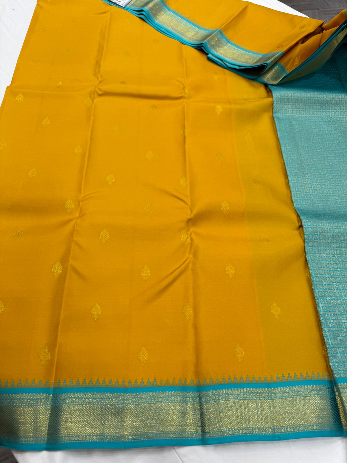 Dual tone mustard / teal buttas korvai