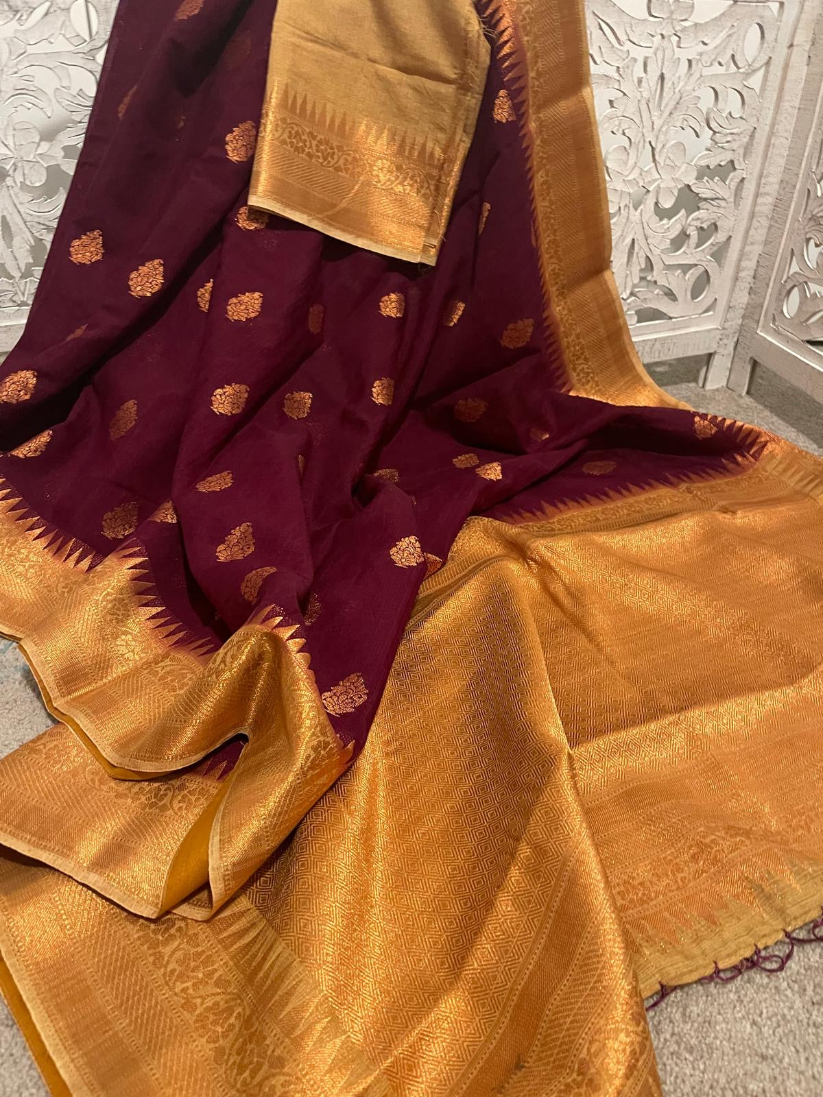 Maroon / Gold Linen Benarasi