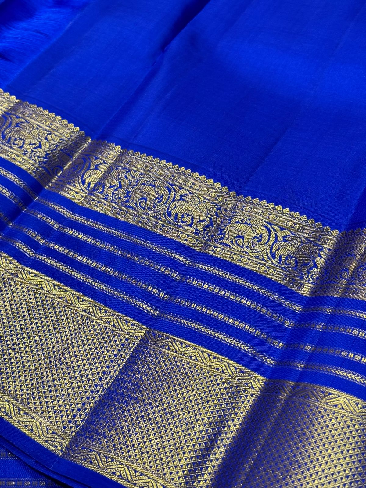 Yellow / royal blue buttas korvai