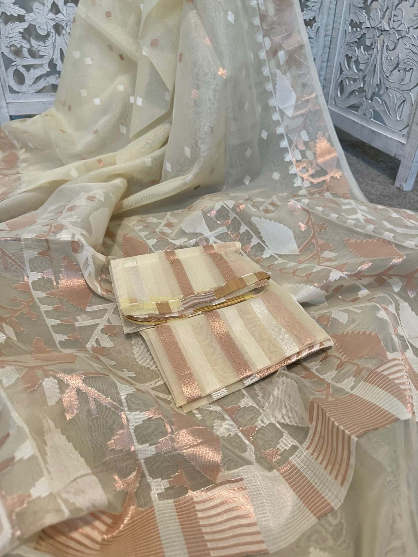 Cream tissue Jamdhani